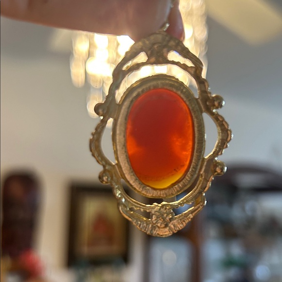 Vintage 1950’s Whiting & Davis Gold Cameo Pendant Necklace - Picture 12 of 16